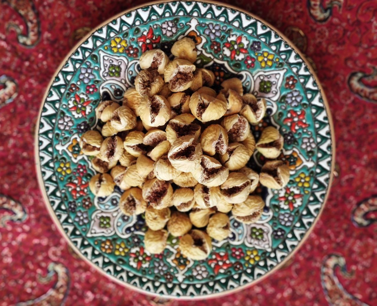 انجیر خشک استهبان، محصولی از دل باغ‌های حاصلخیز و آفتابی شهرستان استهبان، معروف به پایتخت انجیر ایران است. با فرآیندی کاملاً طبیعی و حفظ ارزش‌های غذایی، این انجیر خشک سرشار از ویتامین‌ها، مواد معدنی و انرژی خالص است.  
طعم شیرین و بافت نرم انجیر خشک استهبان، شما را به تجربه‌ای متفاوت دعوت می‌کند. با انتخاب این محصول اصیل، سلامت و لذت را به سفره‌های خود بیاورید.